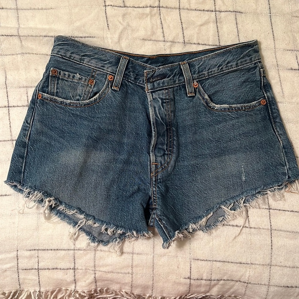 Levi High rise cut off Jean shorts